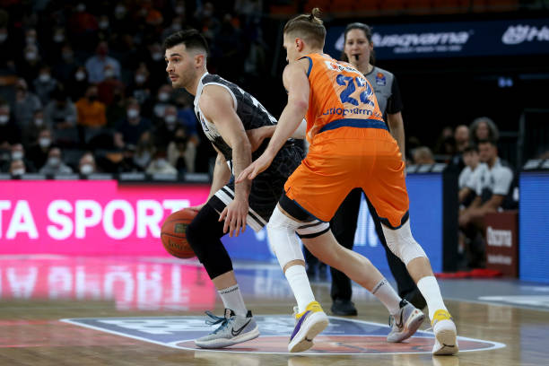 他凭借灵活 他凭借灵活