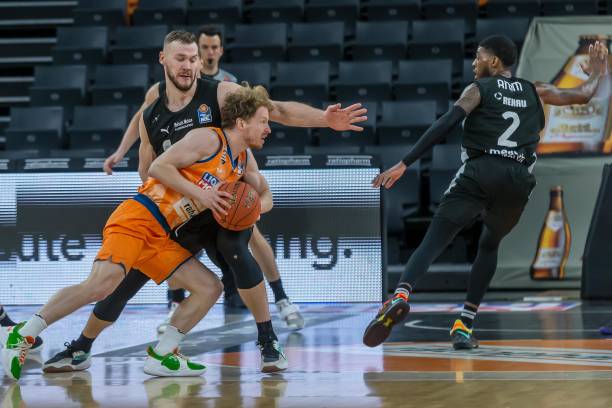 更属于每位 更属于每位