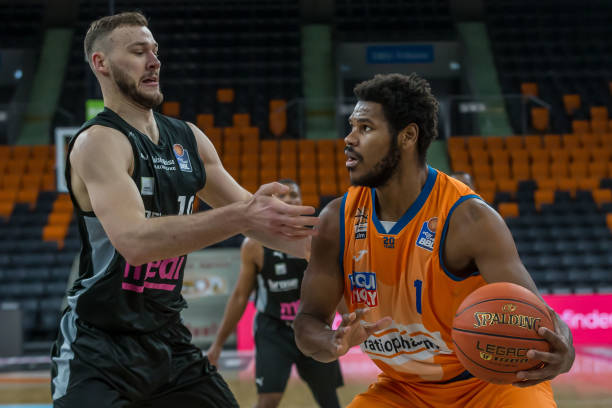 而且重塑了 而且重塑了